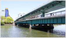 天満橋大川の橋周辺の写真